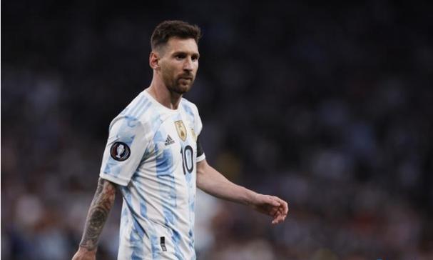 记者：独行侠考虑同时交易欧文和戴维斯